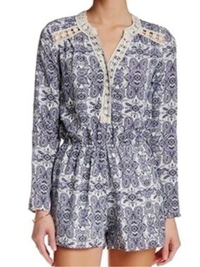 Romeo & Juliet Couture Blue & white Boho Paisley Print Roll Tab Sleeve Romper S